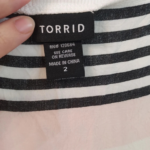 Torrid Black, Pink and Ivory Striped Challis Tank in Size 2 - Picture 3 of 9